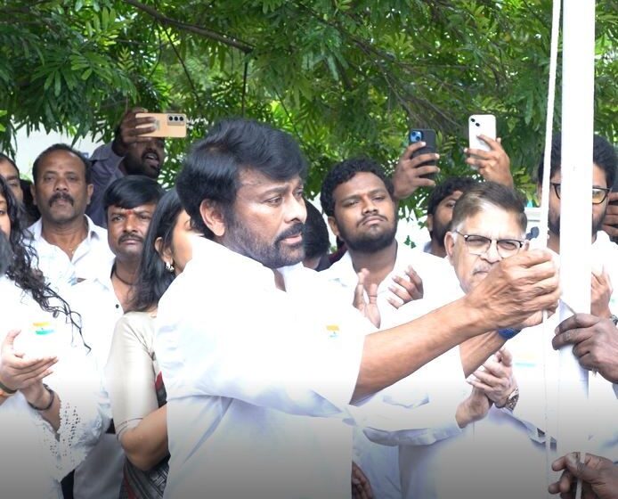 Mega Star Chiranjeevi Hoisted the Flag in Chiranjeevi Blood Bank