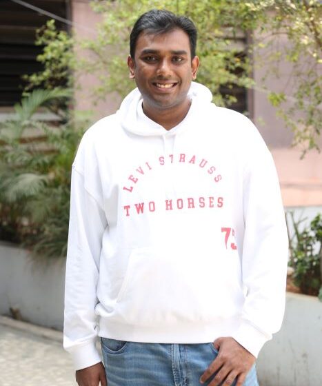  ఓం శాంతి శాంతి శాంతిః అందరూ రిలేట్ అయ్యే మంచి కమర్షియల్ ఫ్యామిలీ ఎంటర్టైనర్ – సృజన్‌ యరబోలు