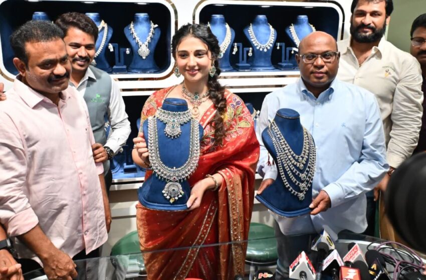  Actress Rithika Nayak Inaugurates Goyaz Silver Jewellery Showroom in Vijayanagaram