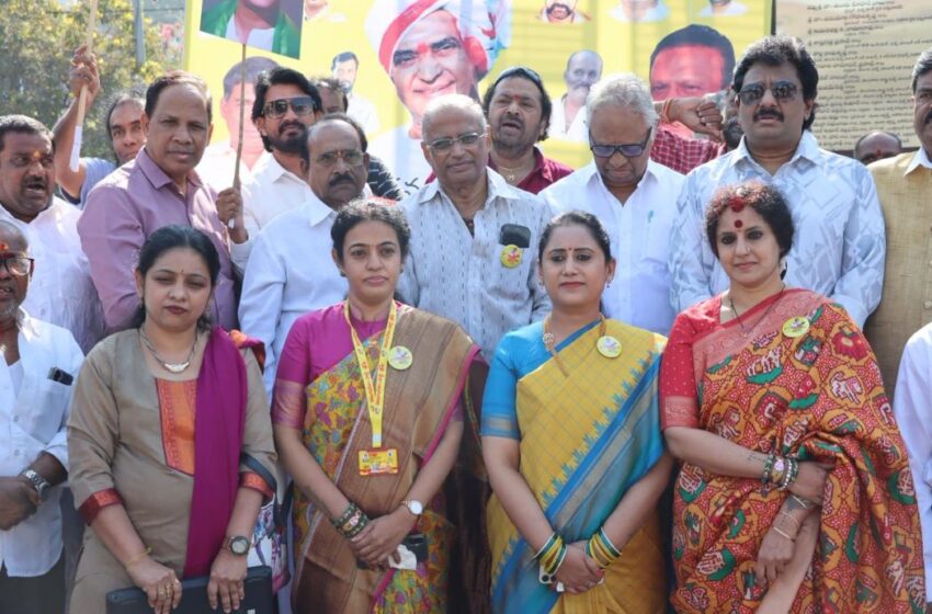  Nandamuri Family, Film Fraternity and Fans Pay Grand Floral Tributes to Legendary NTR on His 30th Vardhanthi at Film Nagar