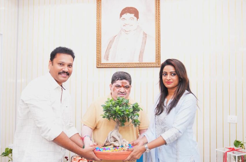  Udaya Bhanu Meets Telangana BC Welfare and Transport Minister Ponnam Prabhakar to Discuss Welfare of Marginalized Women