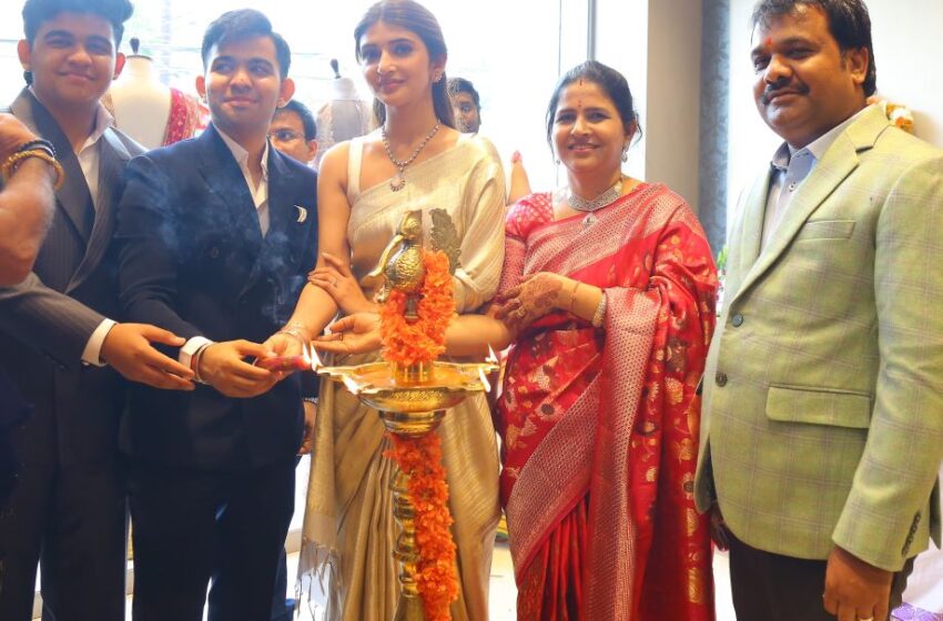  Sreeleela Inaugurates The Signature Silks Showroom at KPHB