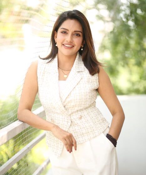కామ్రేడ్ కళ్యాణ్ అందరికీ కనెక్ట్ అవుతుంది – హీరోయిన్ మహిమా నంబియార్